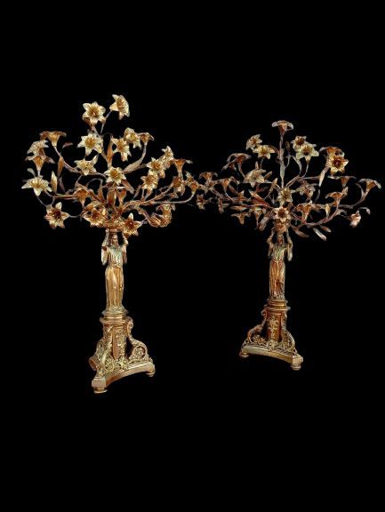 PAIRE DE CHANDELIERS EN BRONZE DORÉ DE LA SECONDE MOITIÉ DU XIXE SIÈCLE